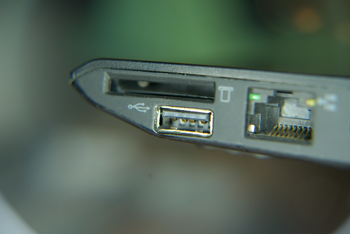 Photo showing undamaged, new USB receptacle inside casing of ThinkPad laptop